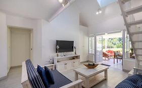 16 River Club Villas